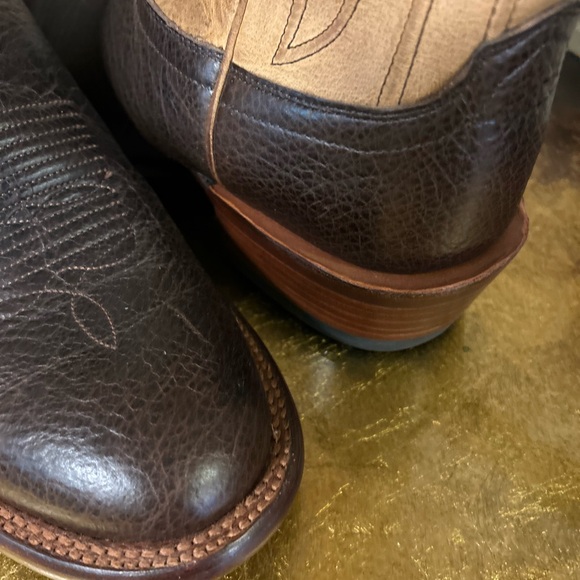 Size 10.5D never worn. Perfect condition. Great with jeans and suits. Grab them! - Picture 6 of 9